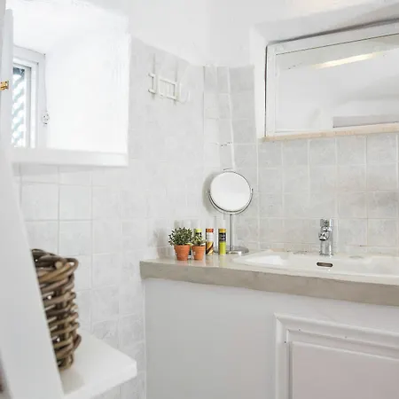 Perfect Purity Oia (Santorini)