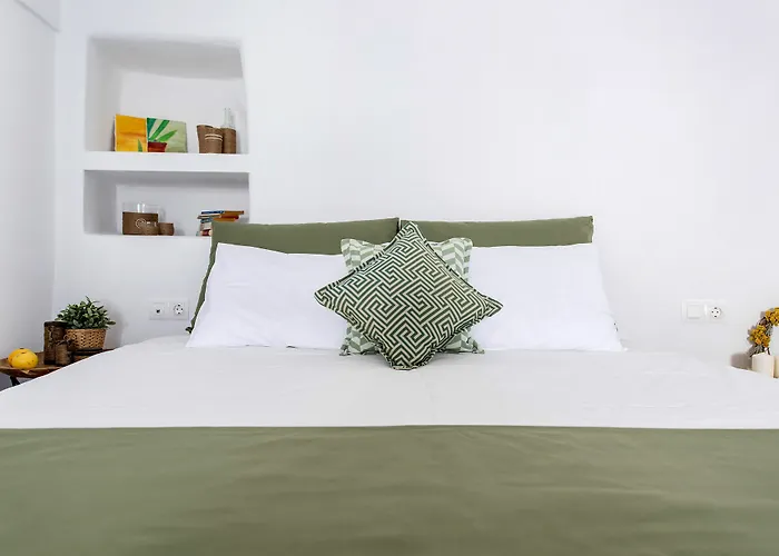 Perfect Purity Oia (Santorini)